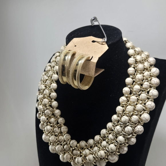 Vintage Beaded Howlite Bib Statement Necklace Natural Stone Goldtone Setting - Picture 9 of 10